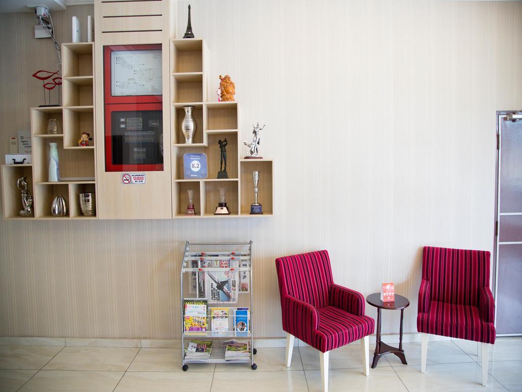 Oyo 250 Palazzo Kulai Hotel 2*