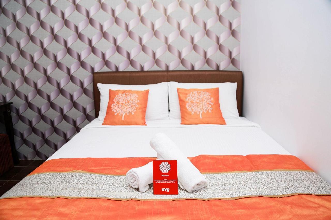Oyo 250 Palazzo Kulai Hotel 2*